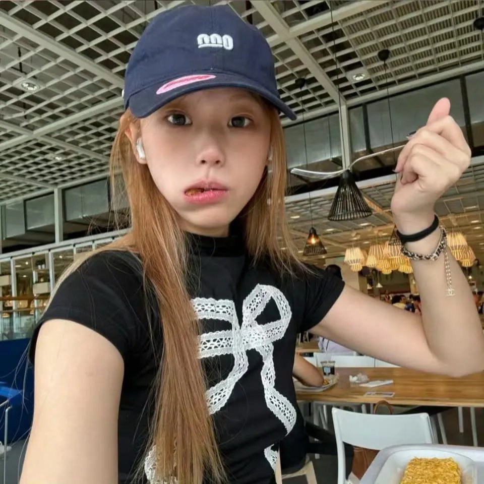 穿到贵妃身上皇上肠子悔青了